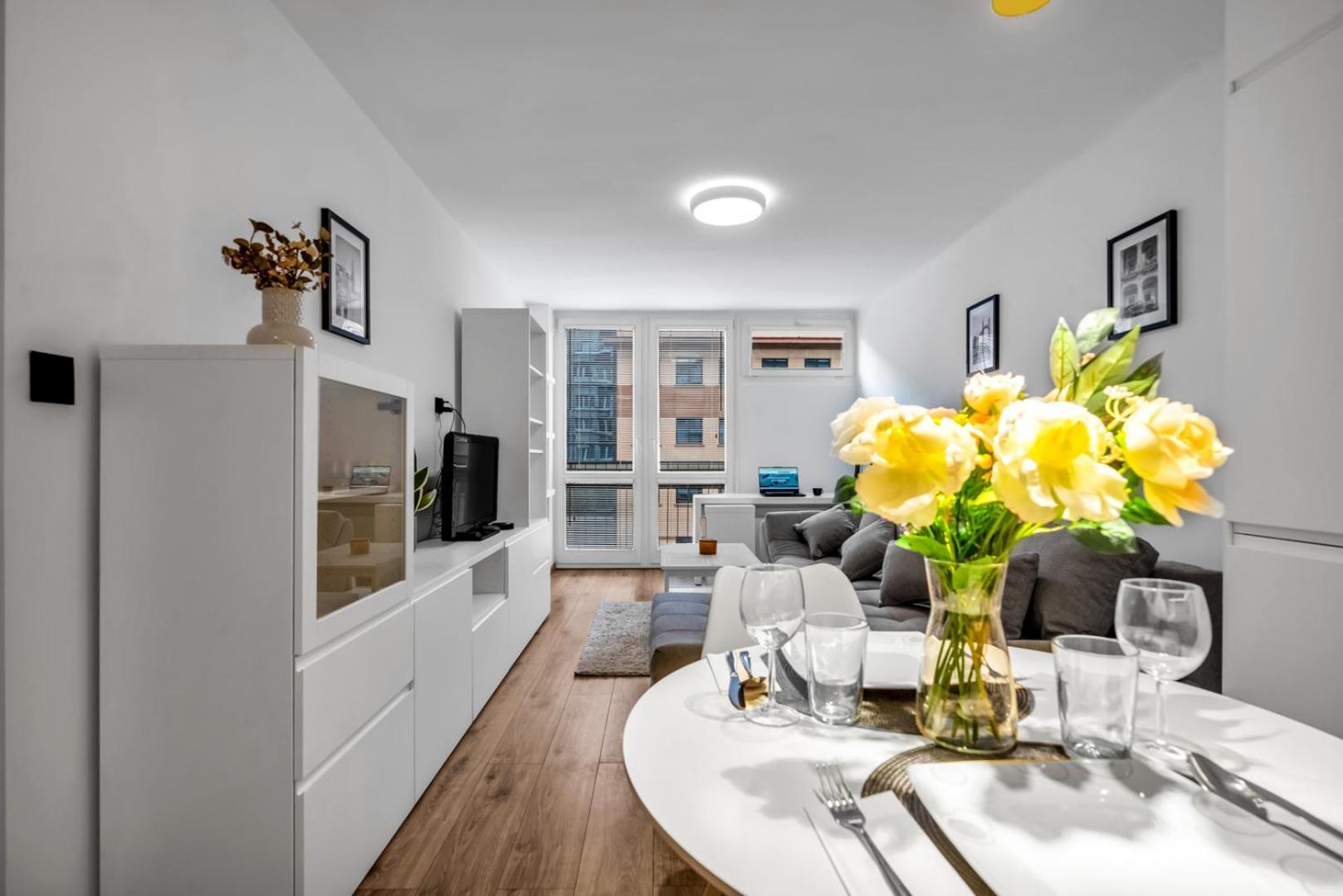 Apartamento Downtown - Workspace, Park & Metro Nearby - Rentujemy Varsóvia