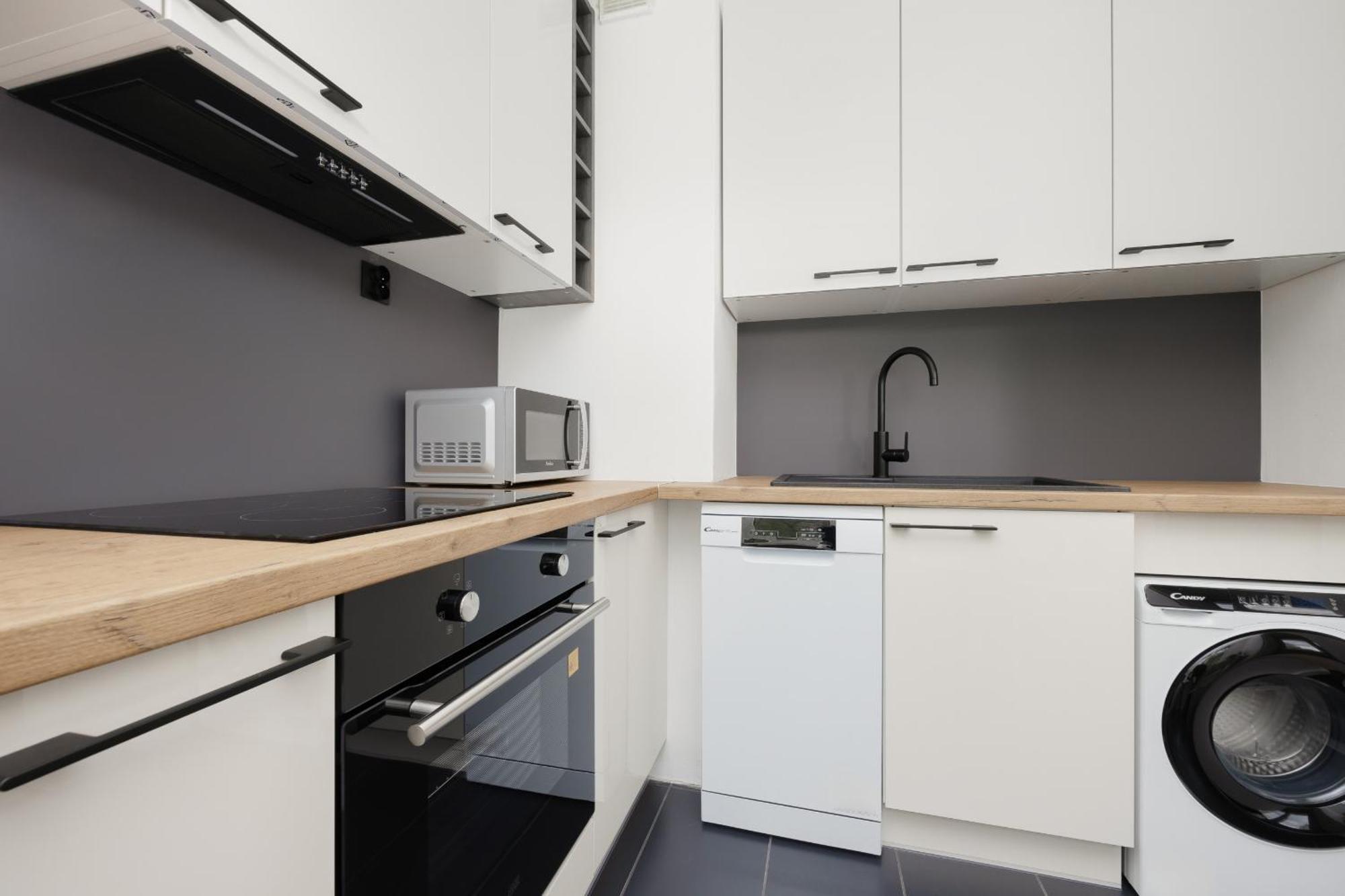 Apartament Bright For 4 People In By Renters