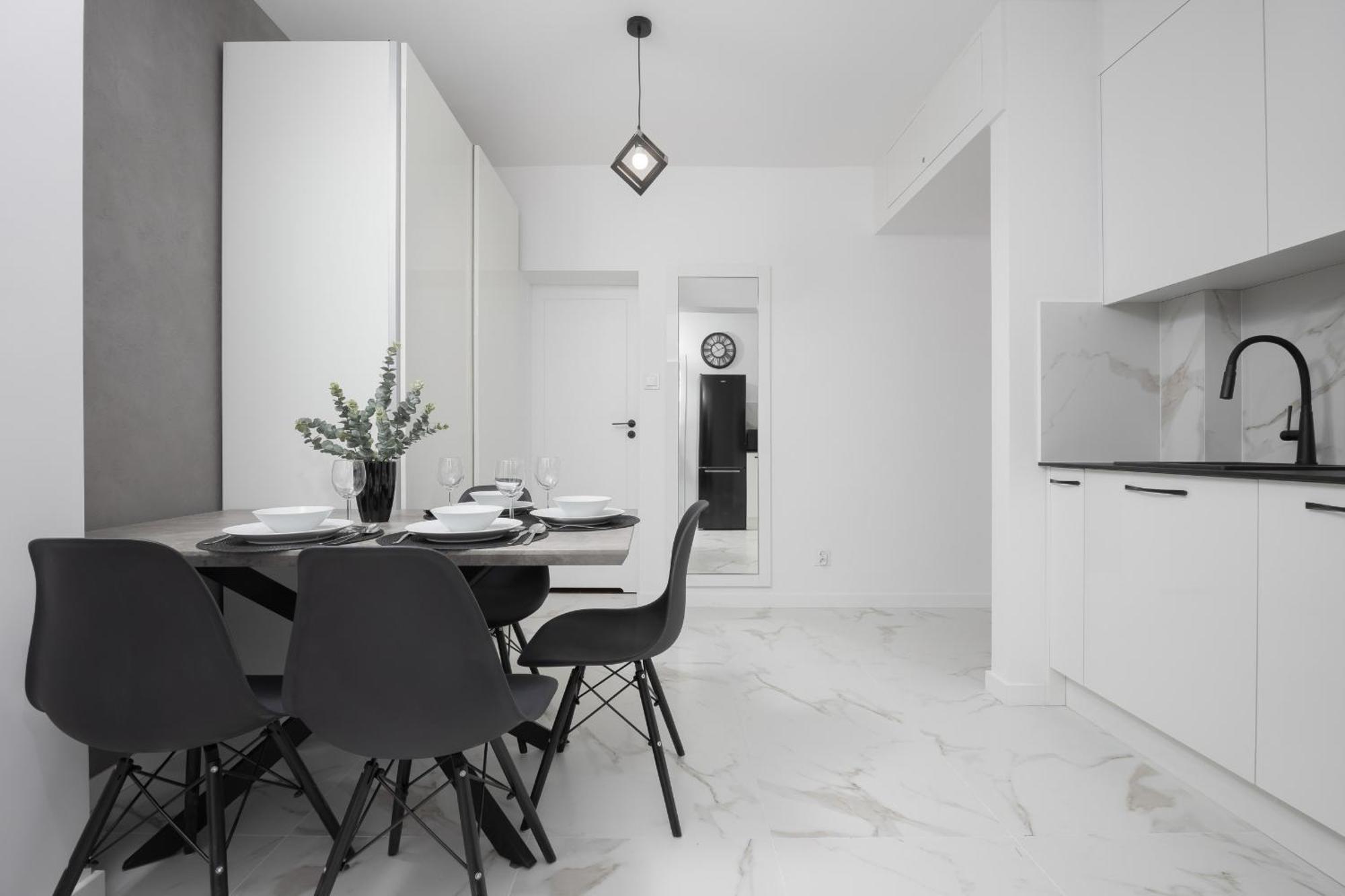 Elegant Muranow Ideal For Remote Work By Renters Apartment