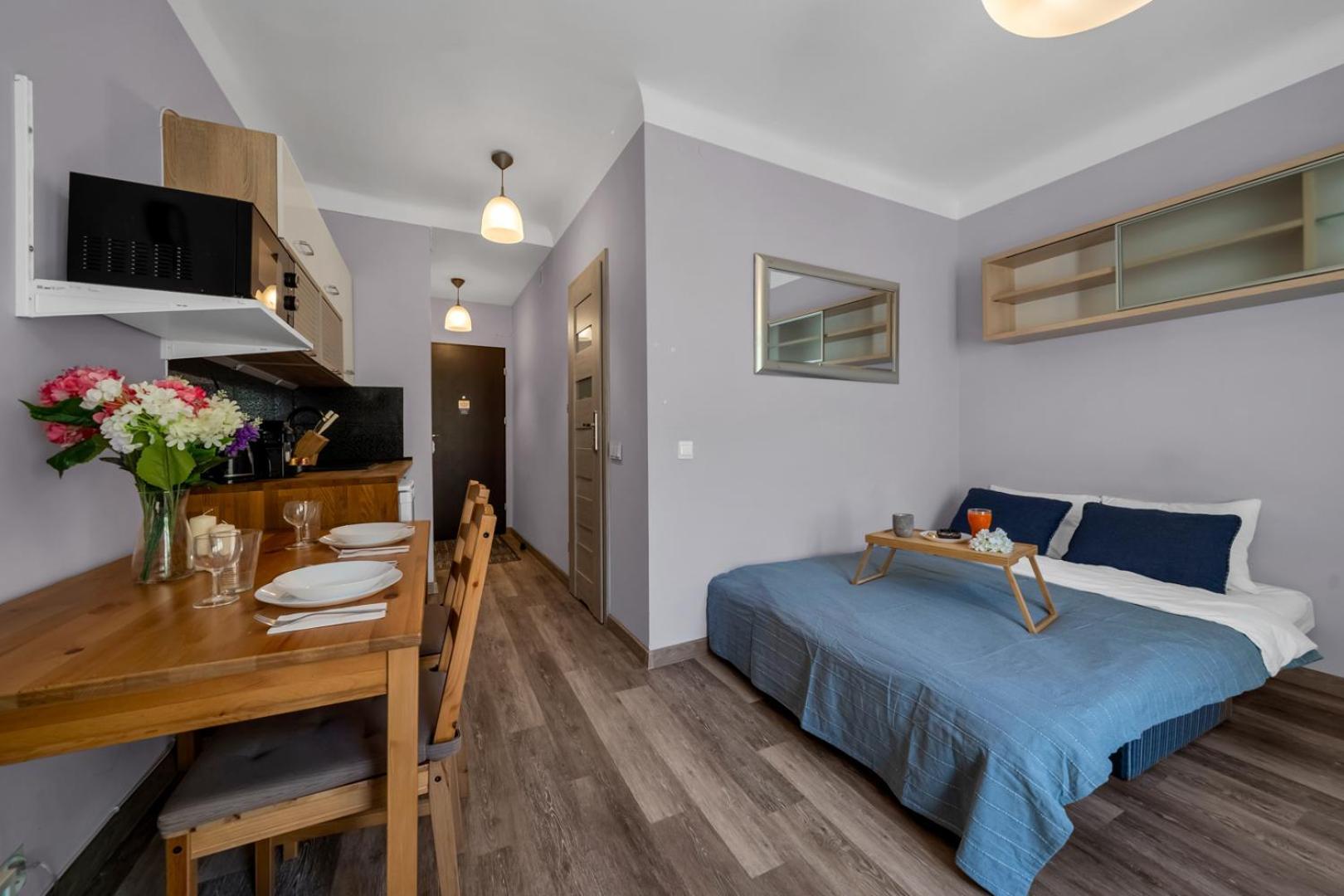 - Parks & Metro Nearby - By Rentujemy Apartment