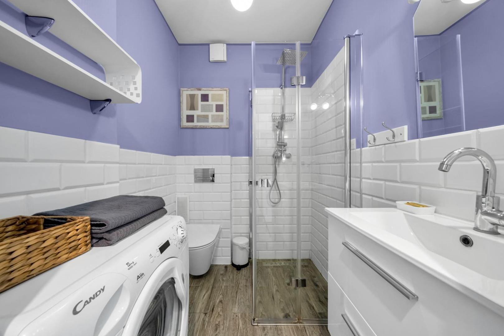 - Parks & Metro Nearby - By Rentujemy Apartment