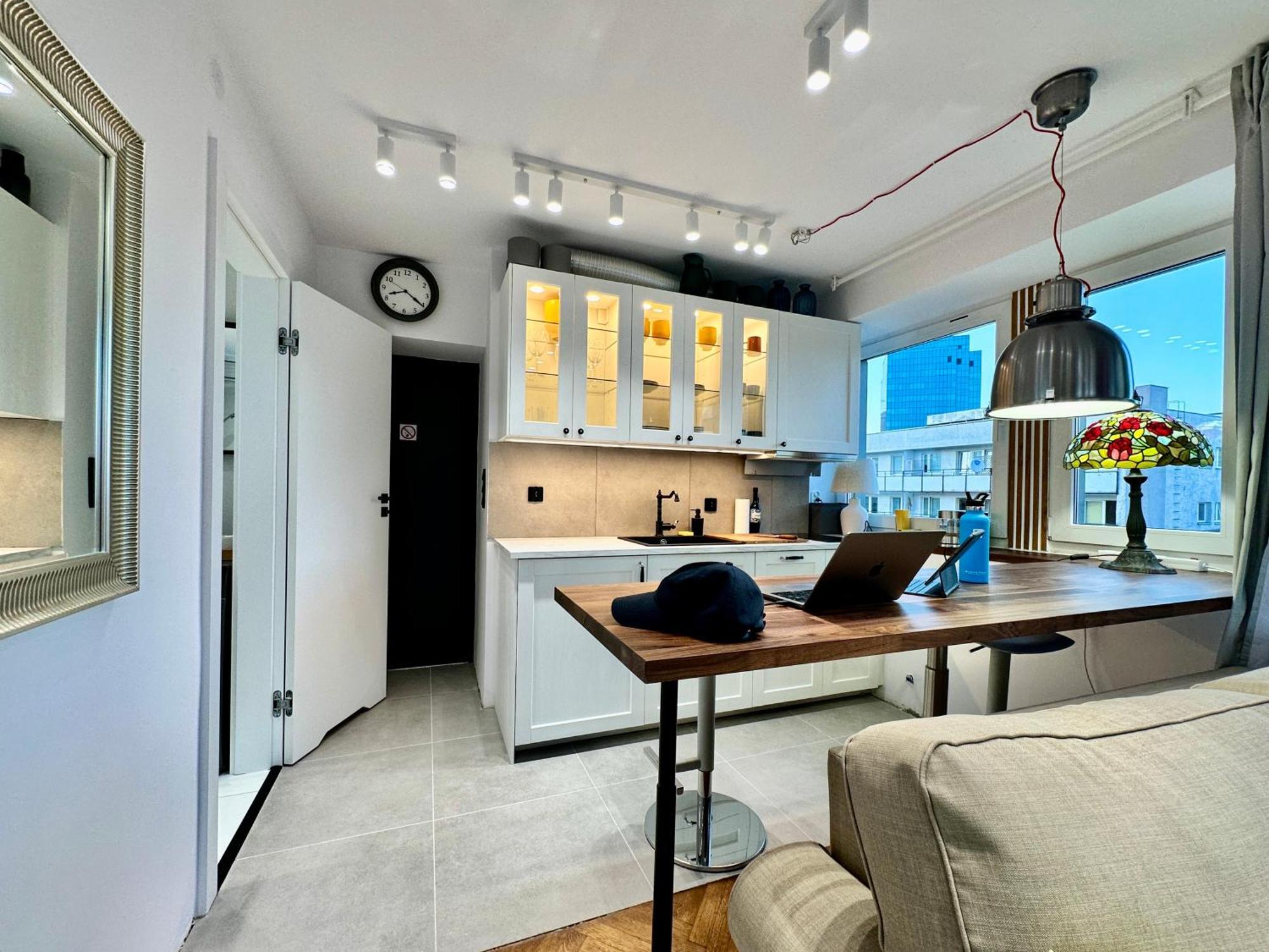 Apartment Silver Aircondition Wifi 1gbs 85'tv Netflix *