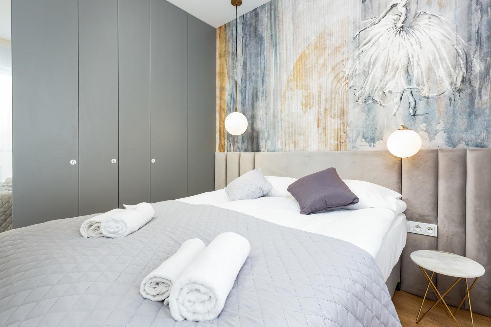 One Bedroom In Center By Renters Prestige