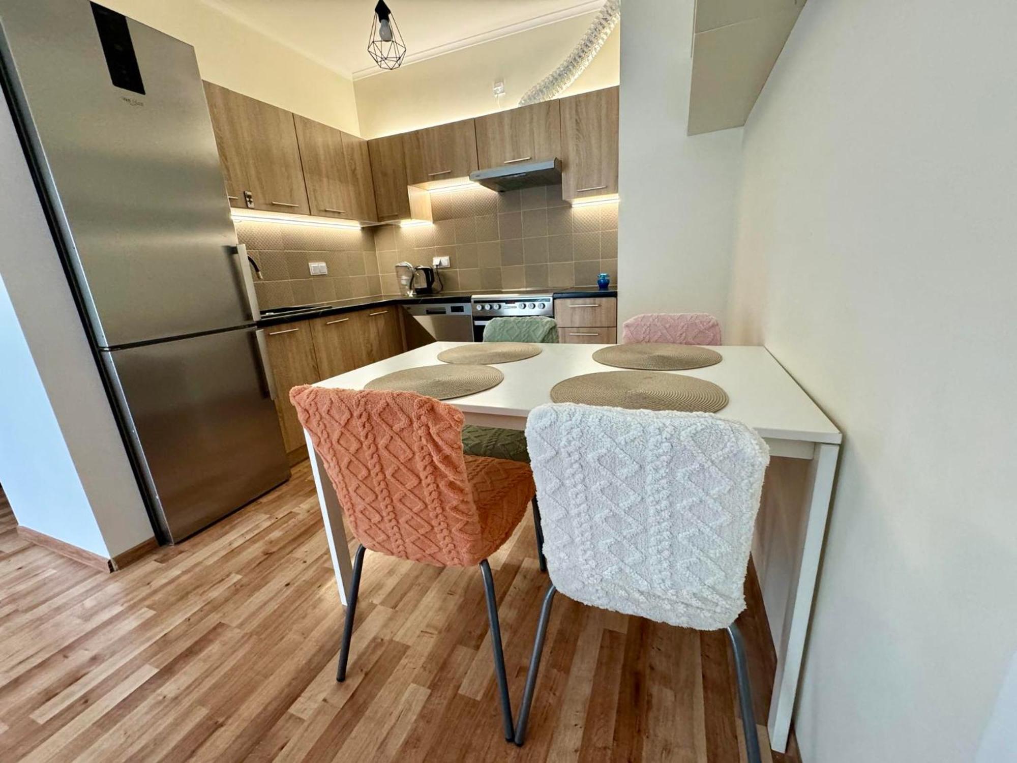 Warsawpavarottiegogarden Apartment