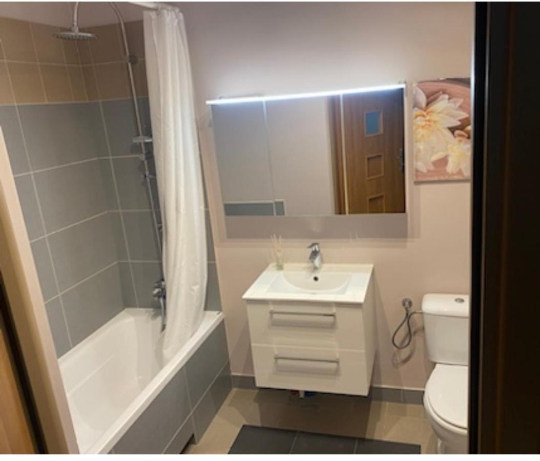 Warsawpavarottiegogarden Apartment