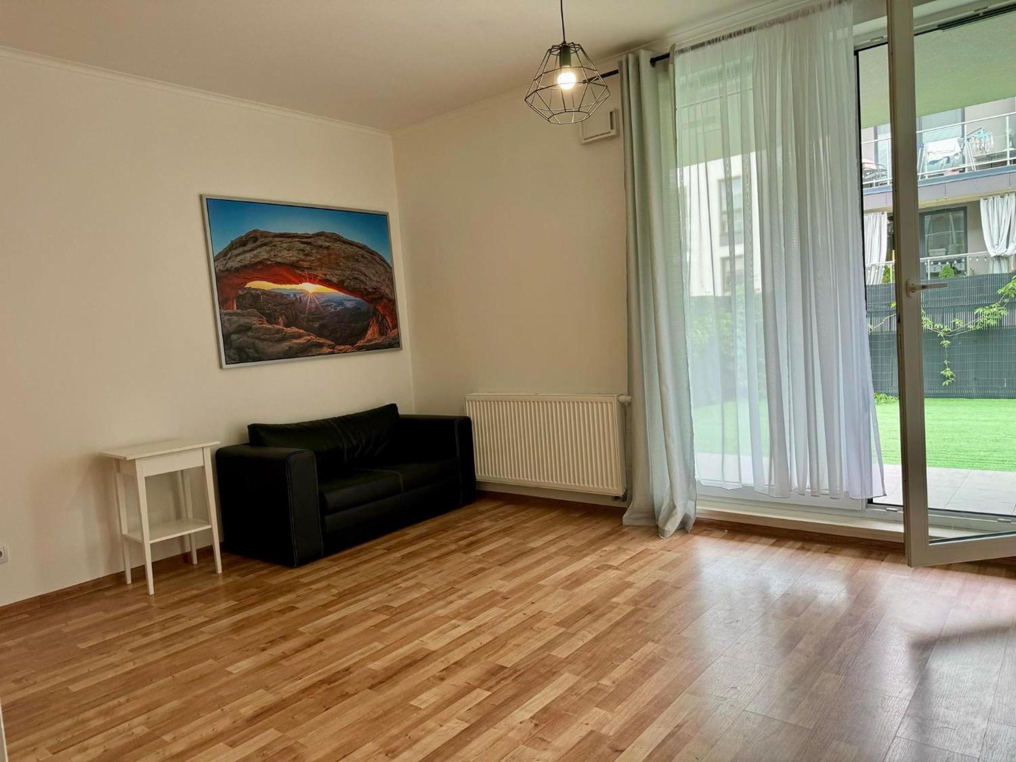 Apartment Warsawpavarottiegogarden *