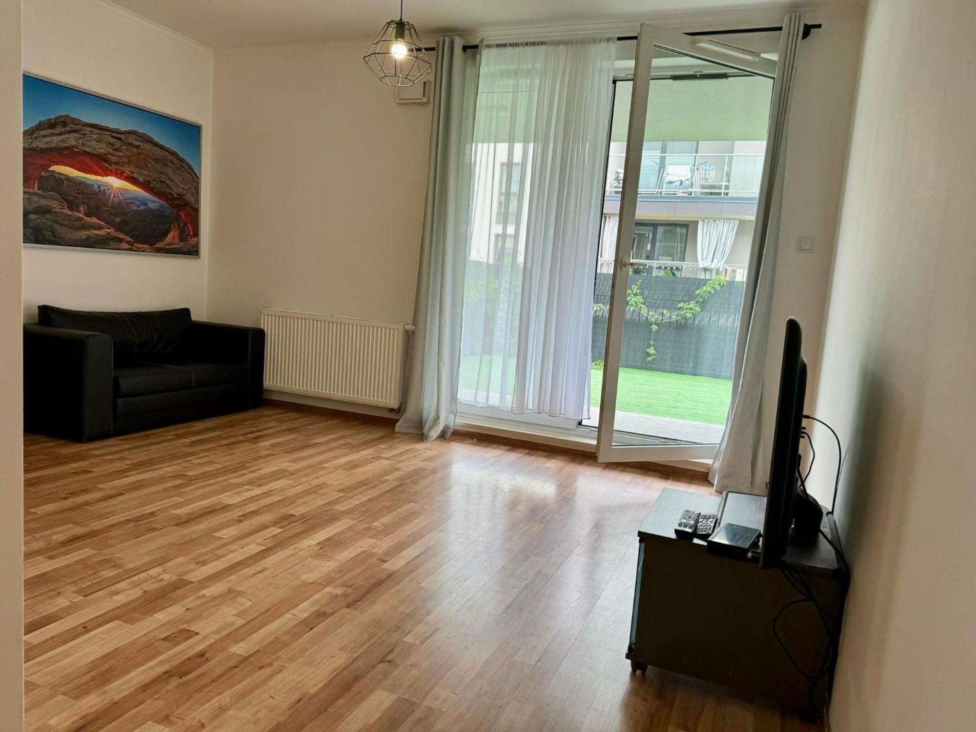 Warsawpavarottiegogarden Apartment *