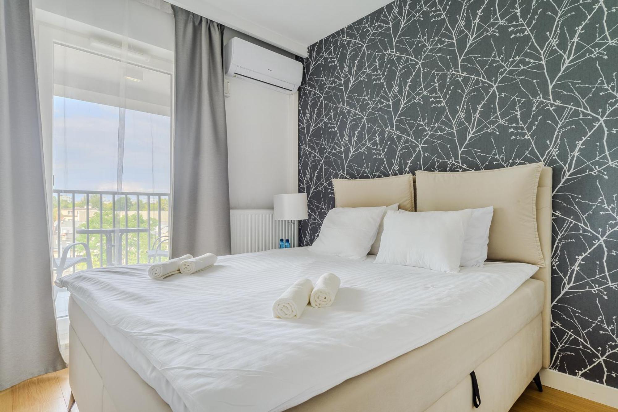 Apartamento Cozy Family With Balcony Near Zlote Tarasy Varsóvia
