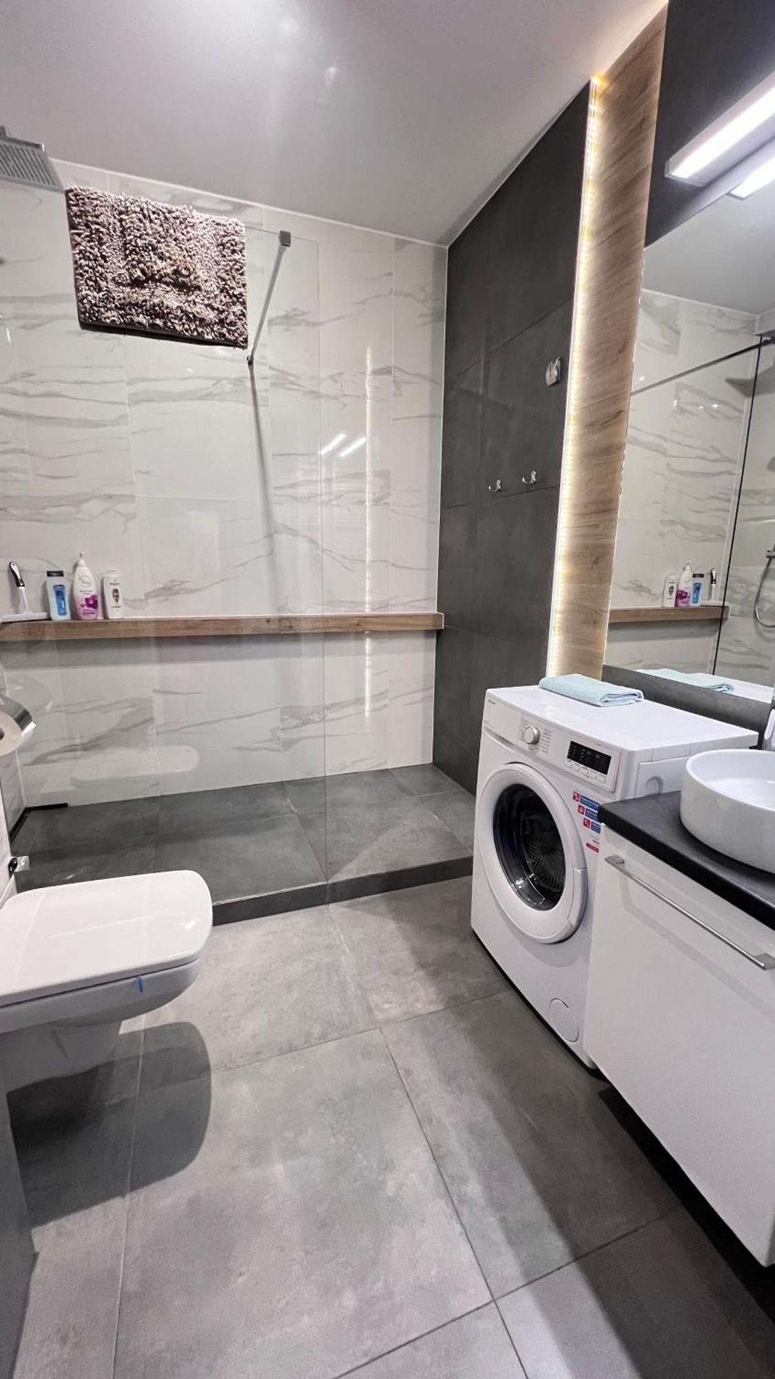 Close To Chopin Airport, Moduo Cybernetyki, Free Parking By Cosmo Spirit