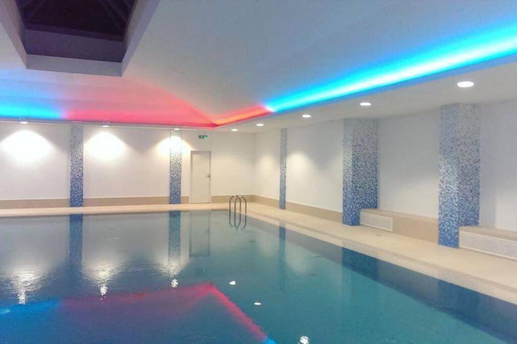 Spacious Swimming Pool Gym Sauna Wwa40 Apartamento