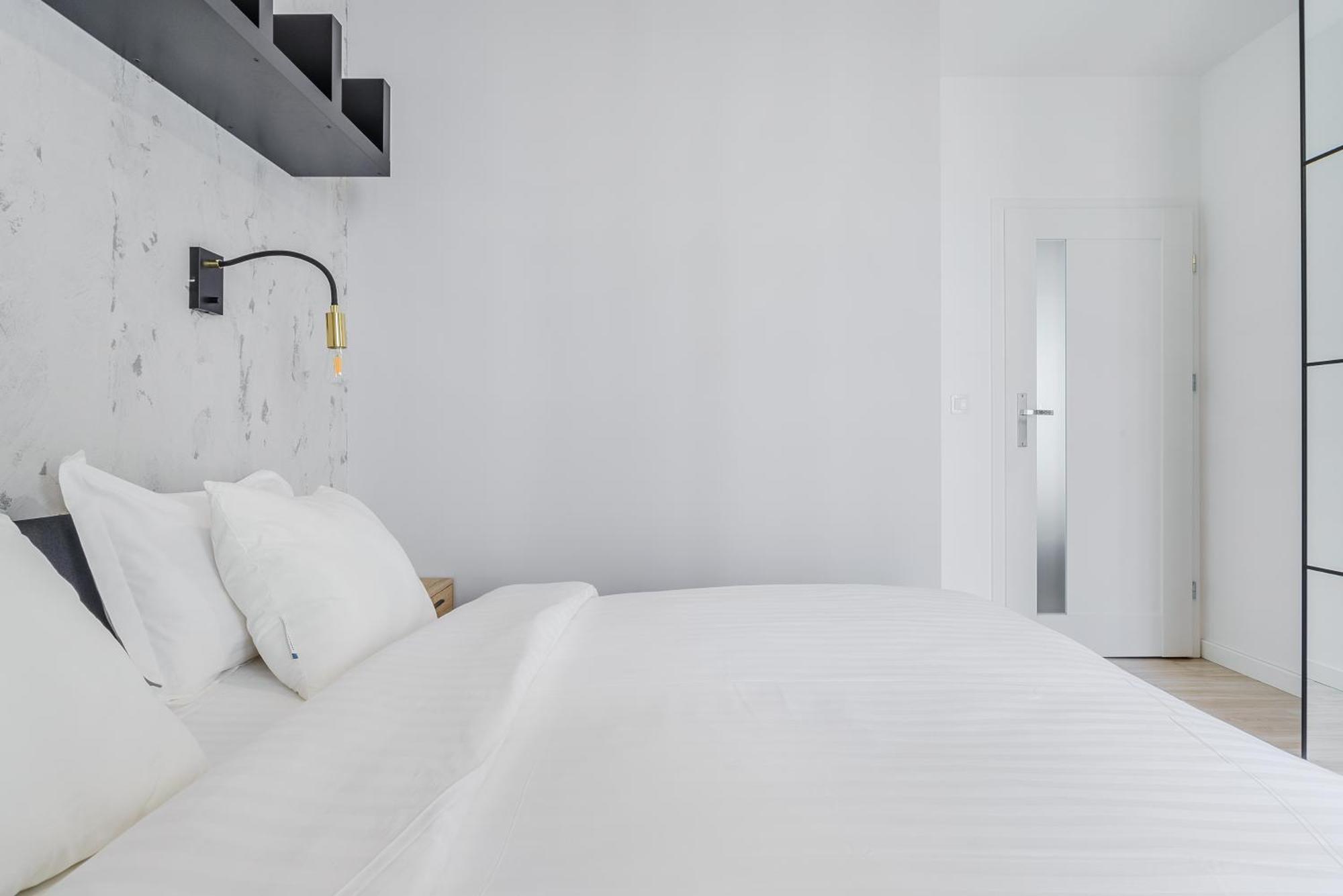 Apartamento Cozy Family With Balcony Near Zlote Tarasy
