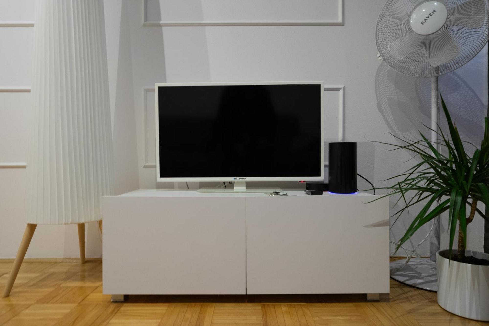 Praga - Parking, Tram&shops Nearby - By Rentujemy Apartament *