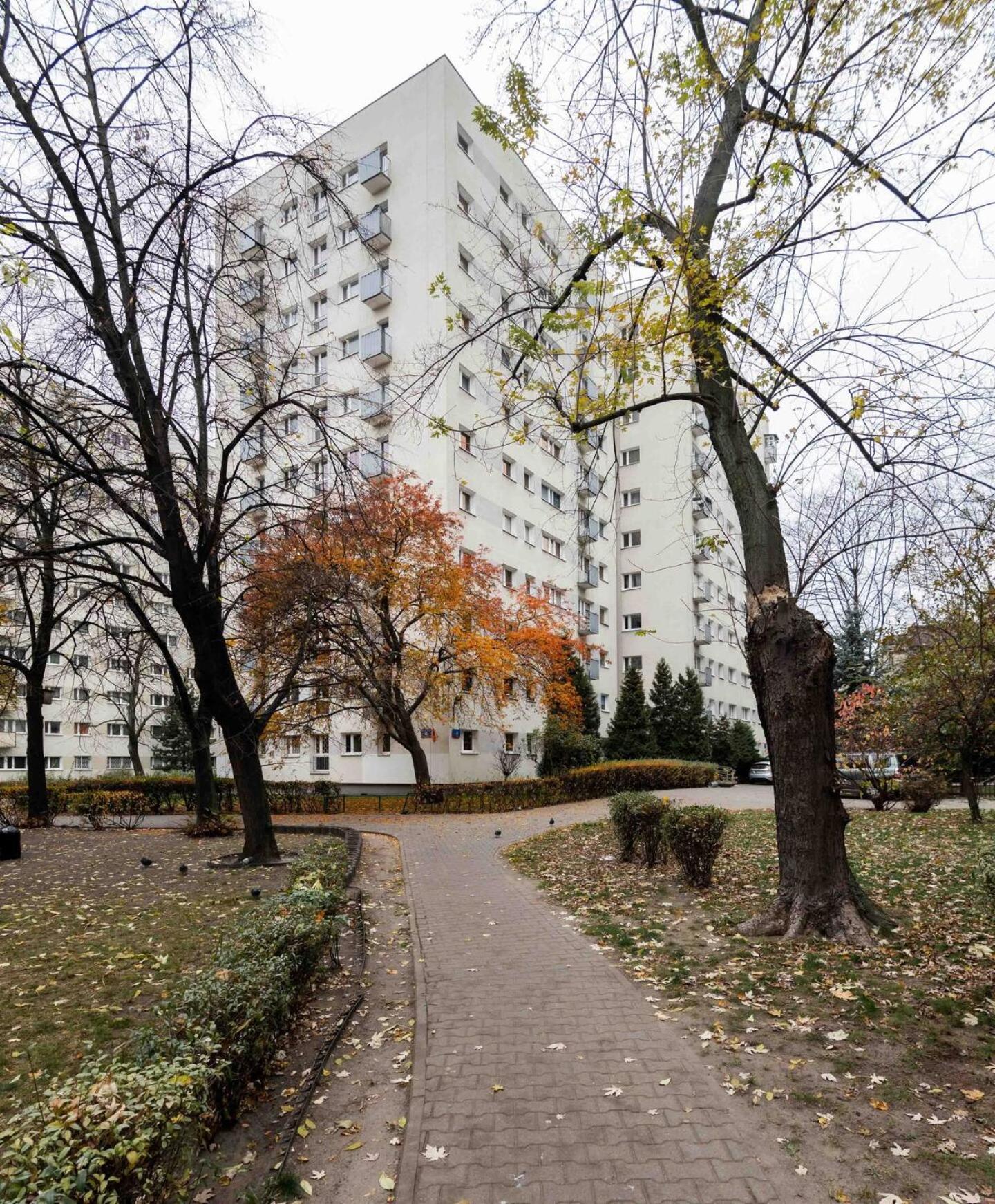 Lily Wola Ratusz * Warsaw