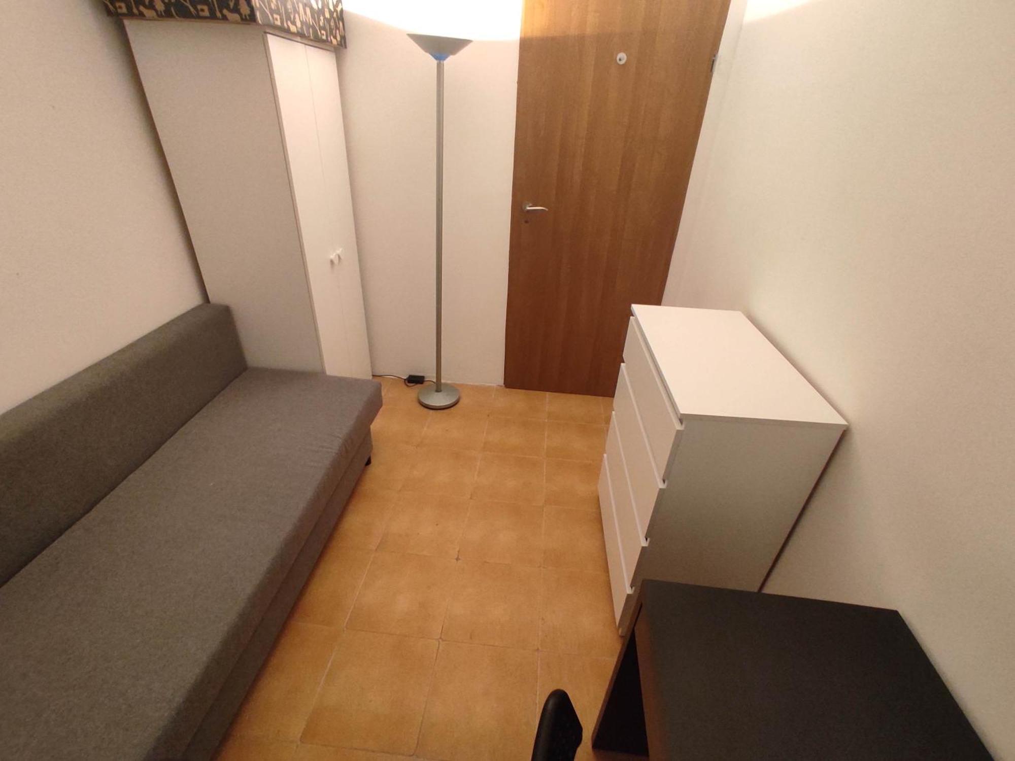 With 2 Shared Bathrooms ,wc , 2km To Old Town -100m From Metro Szwedzka Warsaw