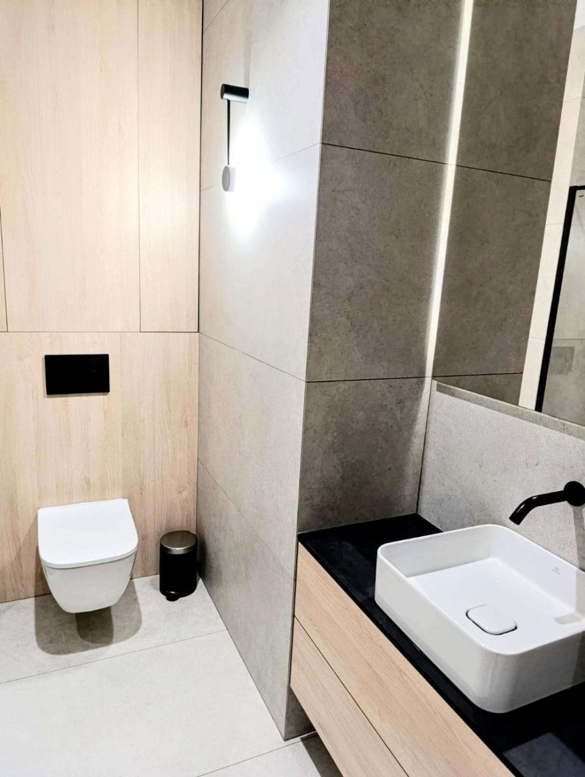 Spacious & Modern 3br-2ba Warsaw