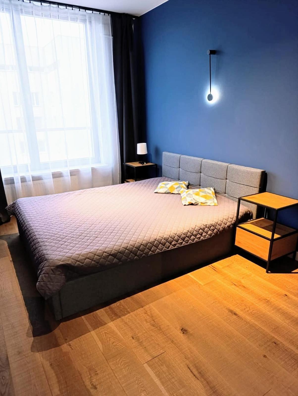 Spacious & Modern 3br-2ba Apartment *