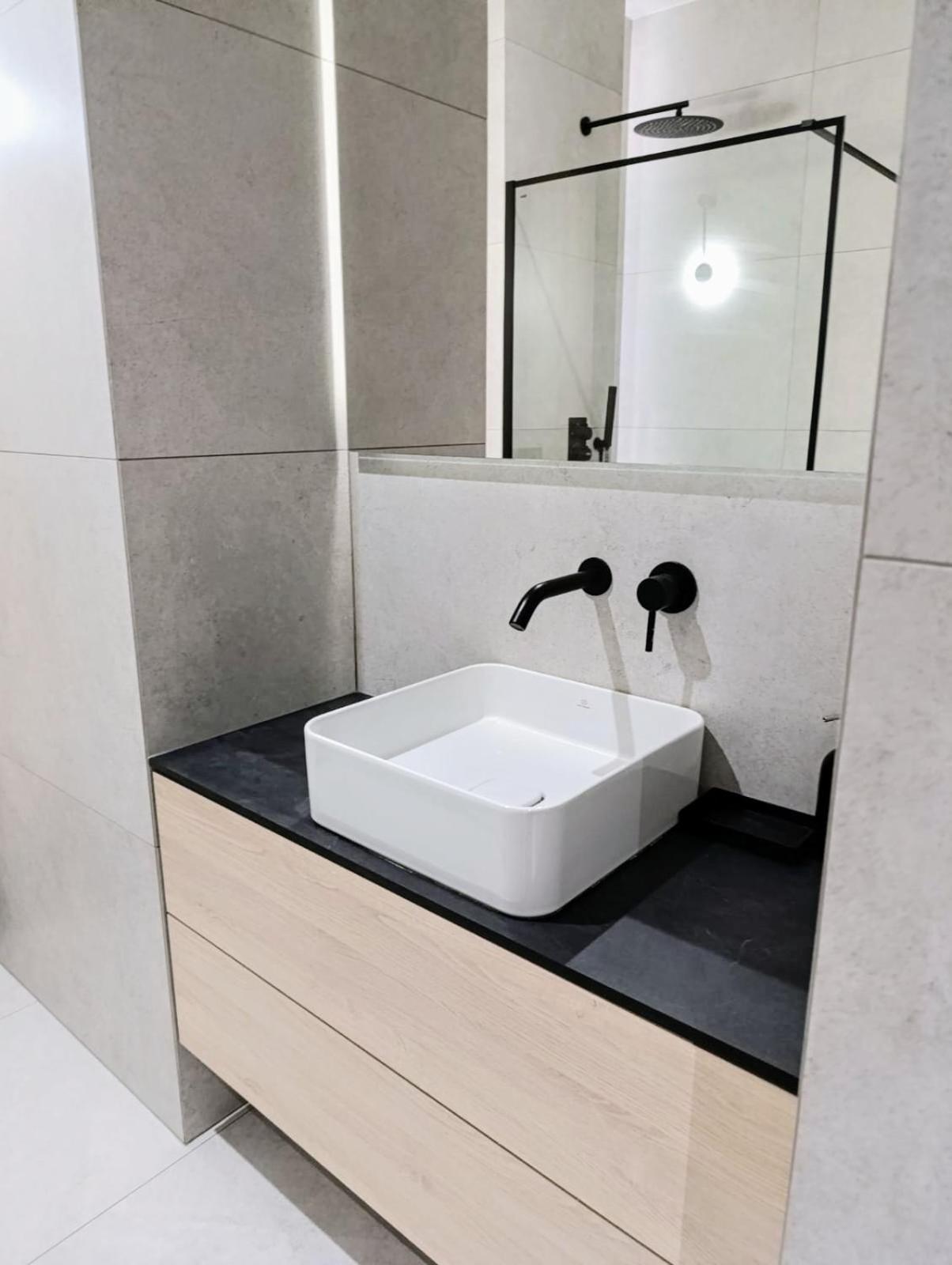 Spacious & Modern 3br-2ba Apartment Warsaw
