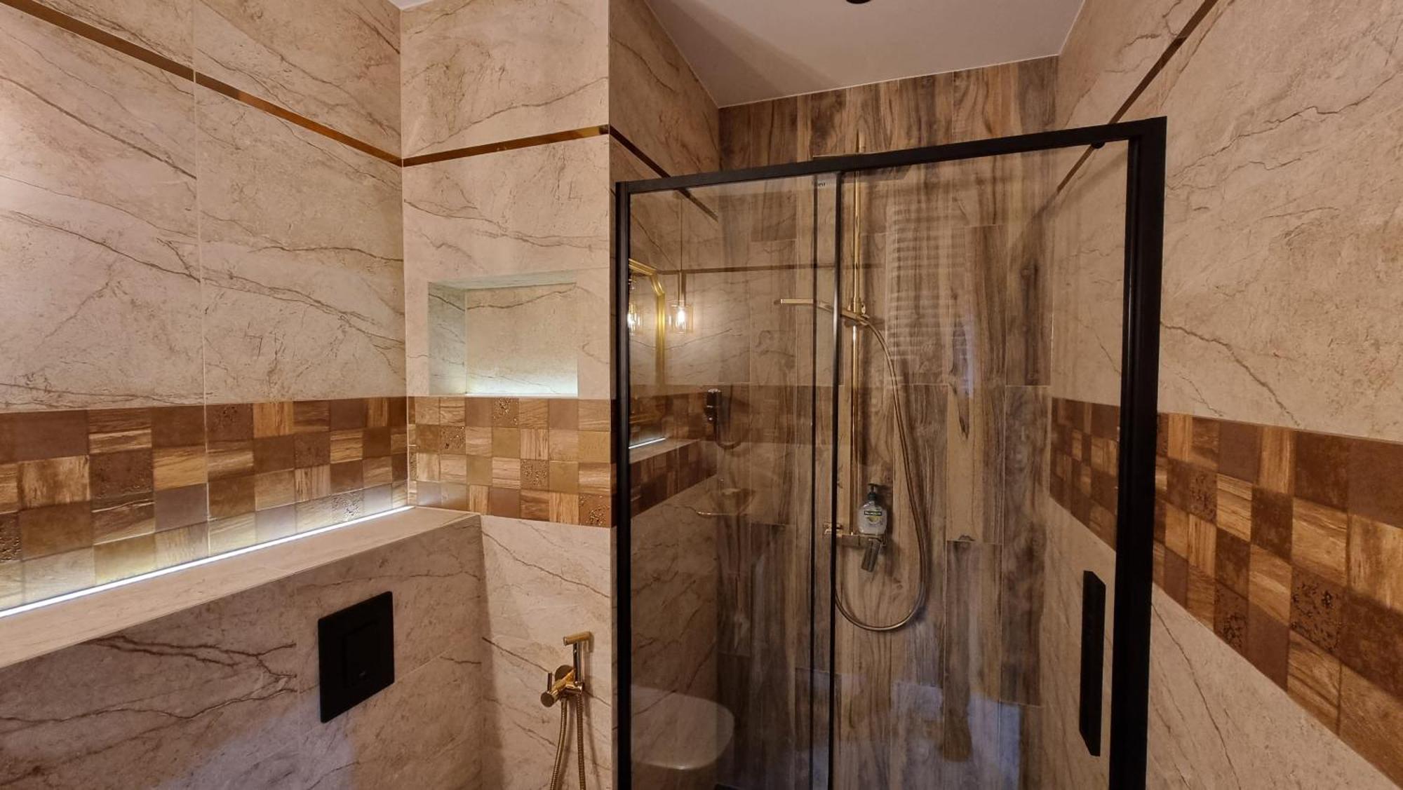 Luxury Seveeu
