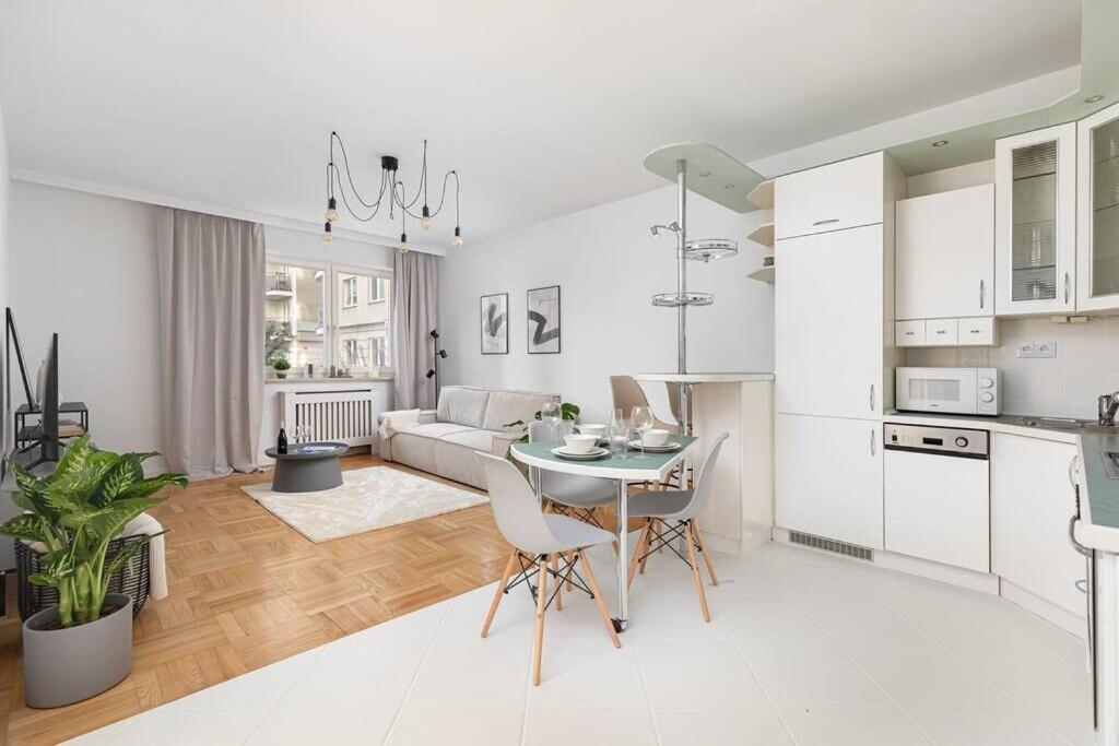 Wielicka Spacious Near Metro Wwa40