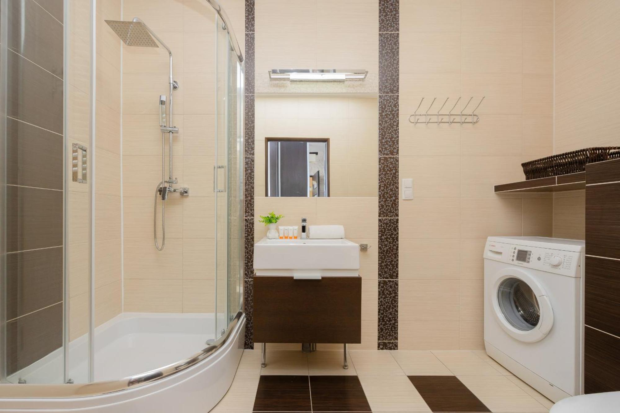 Spacious With Parking And Balcony By Renters Apartment Warsaw