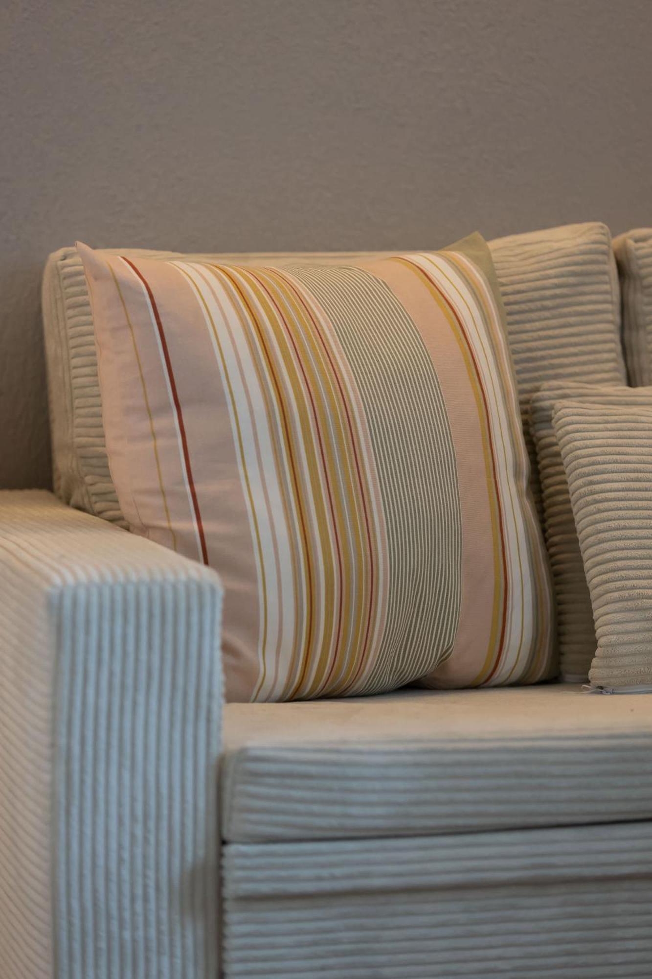 Tasteful In By Renters Apartment *