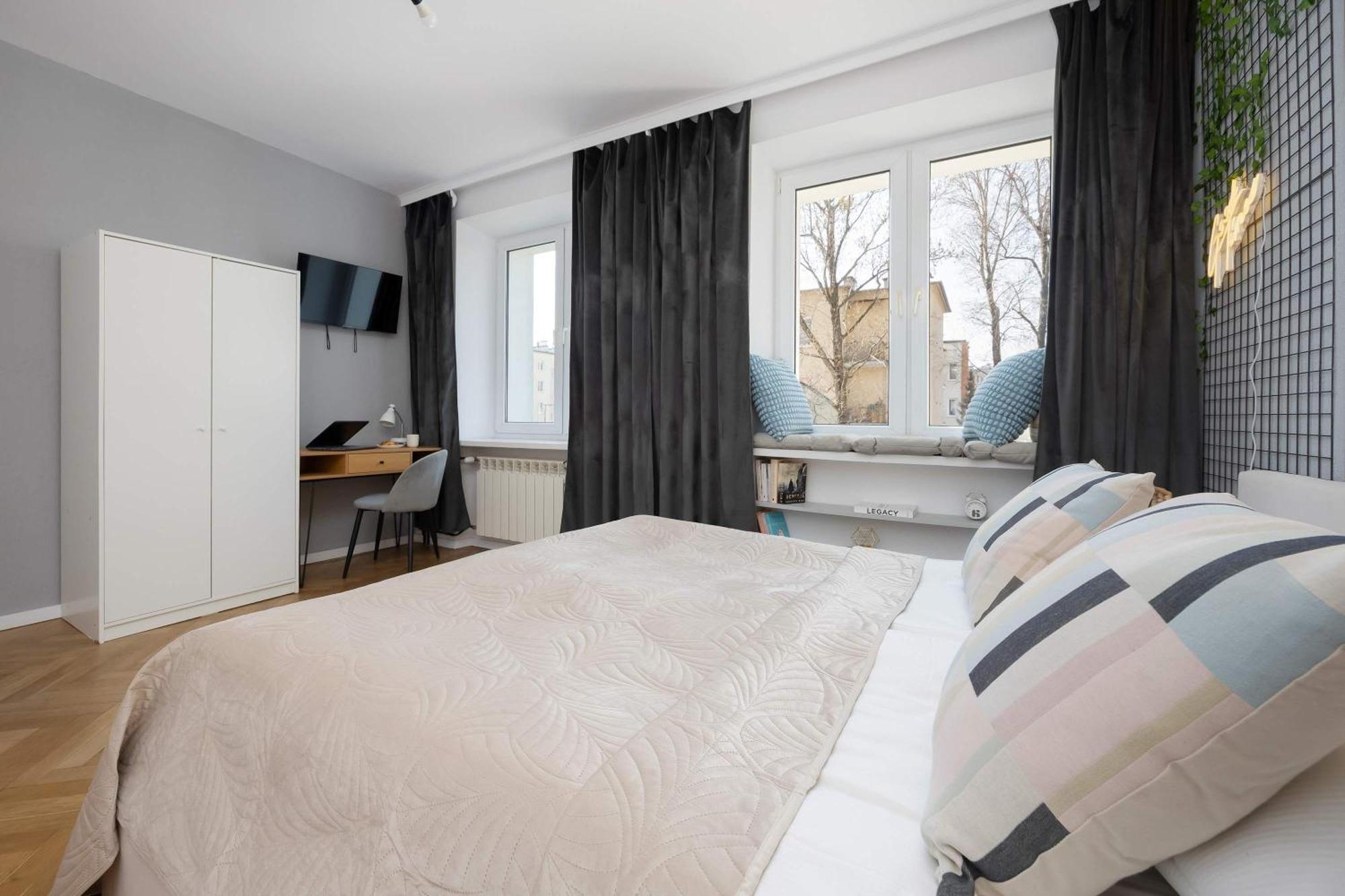 Tasteful In By Renters Apartment *