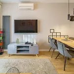 Bright And Charming- Golden Apartments- City Center&S18