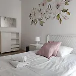 Lovely Apartment Vis-A-Vis Medicover And Paley Institute