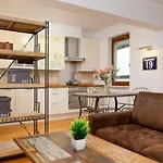 Metro Wierzbno Apartment By Noclegi Renters