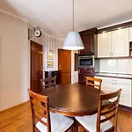 Metro Wilanowska Homely Apartment