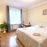 Happy Life - Apartment Next To Metro Station