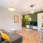 Metro Bemowo Emerald Apartment