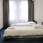 Baza Hotelowa Bobrowiecka 9
