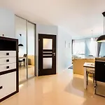 Wola Pleasure Place Apartment