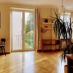 Elegant Apartment - City Center, Near Old Town