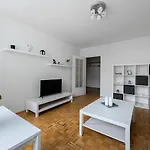 Jagiellonska 4 Prywatne Mieszkanie Z Balkonem I Bezplatnym Parkingiem 300M Od Stadionu Narodowego Samodzielne Zameldowanie! Self Check-In System!