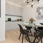 Bracka Fashion Apartment By Renters Prestige