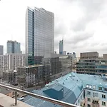 Ecru Spacious Modern Apartment With City Skyline View Wwa13