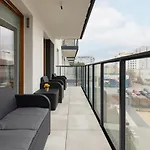 Turquoise Apartment Near The Royal Lazienki Warsaw By Noclegi Renters