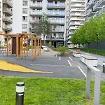 Bliska Wola, Apartament 3 Pokoje Z 40M2 Ogrodkiem