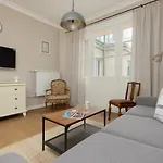 Metro Rondo Onz Apartment By Noclegi Renters