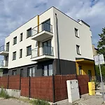 R House - Brand New Apartments With Patio And Garage