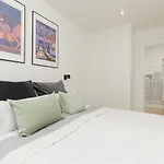 Heart Of Warsaw Apartment Metro Swietokrzyska By Noclegi Renters