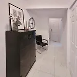 Warsaw Concierge Hoza Corner