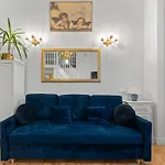 Beautiful Flat. Great Location.