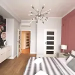 Unitapartament Delux Warszawa Centrum Blisko Plac Zbawiciela Hala Koszyki Metro Politechnika Jest To Elegancki I Wygodny Apartament Na Noclegi I Pobyt W Warszawie - Zapraszamy
