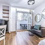 Modern Studio Close To The Metro