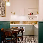 French Touch: Romantyczny Apartament W Kamienicy