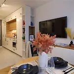 Designer Studio With Bedroom Near Old Town Dubois