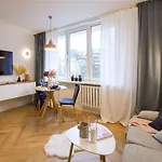 Designer Studio With Bedroom Near Old Town Dubois